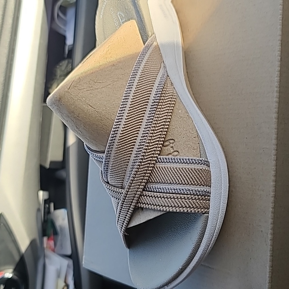 Clark's sandals stretchy